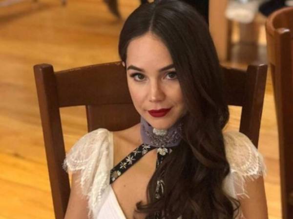 'Estamos juntos en esto. Abramos la comunicación, contemos cómo nos sentimos y hagámonos sonreír', dijo la guapa actriz. Foto Instagram @camilasodi_