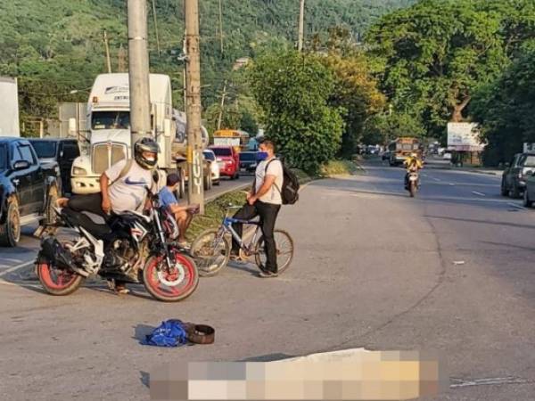 El cadáver del anciano quedó casi en medio de uno de los carriles de la carretera CA-5.