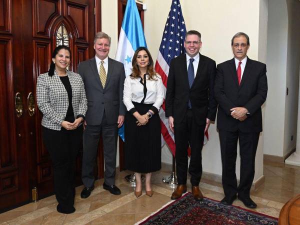 Diputados del Partido Liberal, Nacional y PSH reunidos esta mañana con autoridades de Estados Unidos.