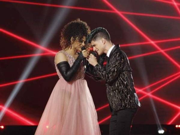 Cesia y Nelson interpretaron un dueto en uno de los conciertos de La Academia, donde cantaron el tema “Fuiste tú”, de Ricardo Arjona y Gaby Moreno.