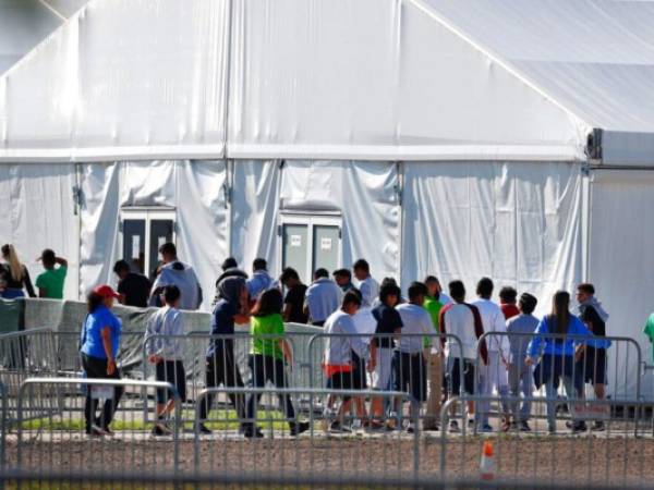 El gobierno opera una red de más de 160 instalaciones en todo el país para los niños migrantes que están bajo custodia del HHS. Foto: AP