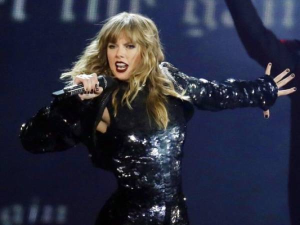 Taylor Swift durante el primer concierto de su gira 'Reputation' en Glendale, Arizorna. Foto: AP.