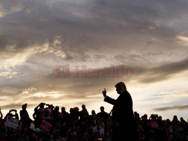 El presidente de los Estados Unidos llegó al poder prometiendo que eliminaría la migración ilegal hacia su país. Foto: Agencia AP.