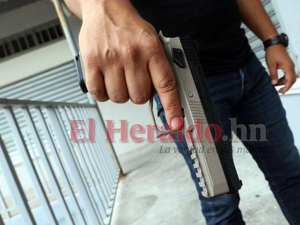 Según los datos de la Secretaría de Seguridad, de 2012 a junio de 2022 se registraron 68,551 pistolas automáticas en Tegucigalpa.