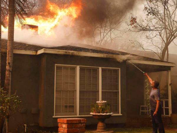 Miles de personas se han visto afectadas por los incendios.