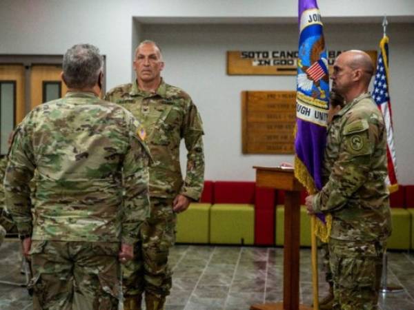 La ceremonia estuvo a cargo del almirante de la Marina de los Estados Unidos, CraigFaller, comandante del Comando Sur de ese país.