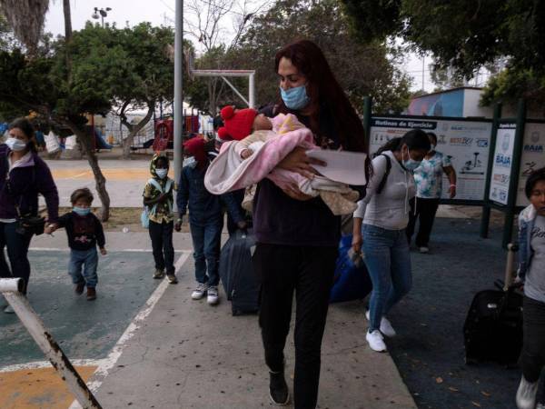 Morena, de 1,87 metros de estatura y larga cabellera teñida de rojo, se vio entonces expuesta a discriminaciones y prejuicios.