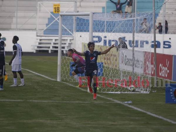 Tras la anotación del chico, de 17 años de edad, se vivió un momento emotivo en el estadio Chelato Uclés.