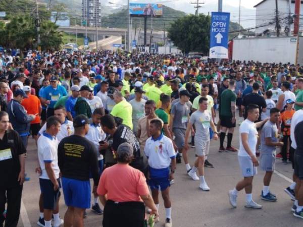 La competencia dio inicio a las 07:00 de la mañana en la colonia 21 de Octubre de Tegucigalpa, a la altura del desvío a Valle de Ángeles, finalizando en el Campo de Parada Marte. Foto Cortesía Fuerzas Armadas de Honduras