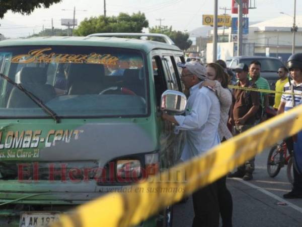 La víctima, identificada como Germán Quintanilla, quedó en el asiento del conductor si vida. Foto: EL HERALDO.