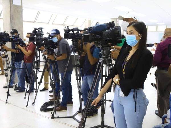 Los periodistas y los comunicadores sociales son constantemente agredidos por funcionarios públicos y atacados también en las redes sociales.