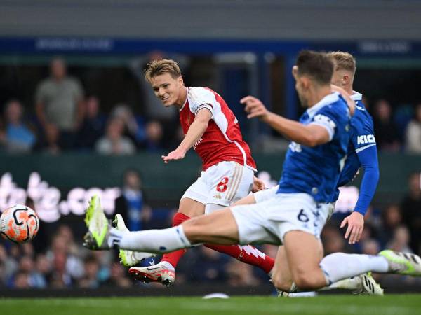 El Arsenal le ganó al Everton en el Estadio Goodison Park con un marcador de 1-0.