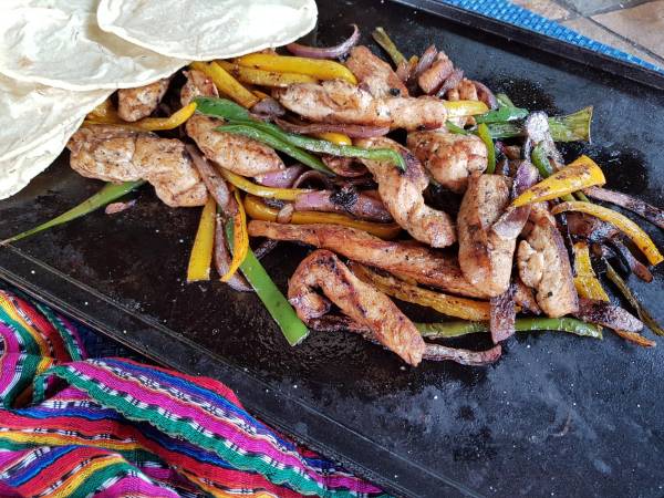 Estas fajitas de pollo son fáciles de elaborar y muy saludables, además requieren poco tiempo de preparación.