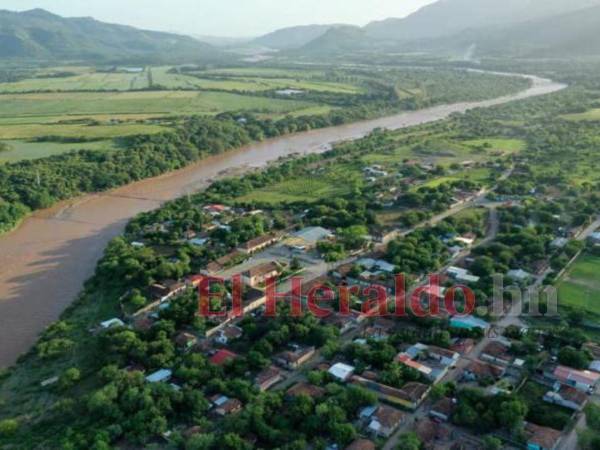 Varios ríos del suoriente de Honduras se desbordaron dejando comunidades incomunicadas, En El Paraíso y Choluteca hay casas dañadas, personas afectadas y tramos carreteros cubiertos por agua.