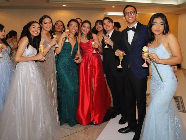 La promoción 2022-2023 de La Estancia School disfrutó de una noche de ensueño en el Hotel Honduras Maya de Tegucigalpa.