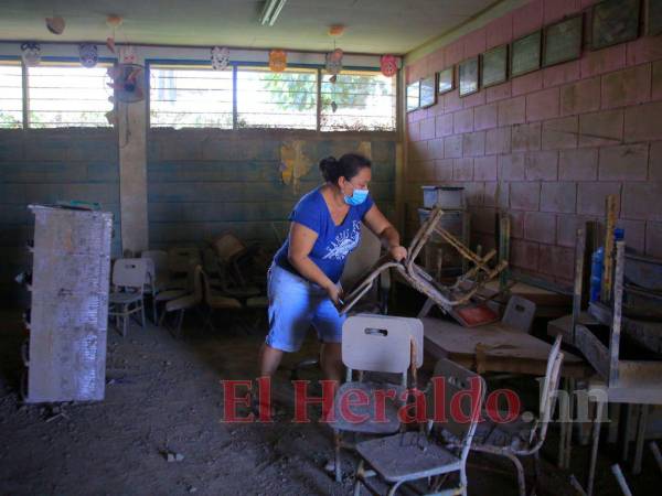 El jardín de niños ubicado en el Centro de Educación Básica República de Suecia, en la colonia Filadelfia de La Lima, Cortés, se mantiene abandonado luego de que el paso de Eta y Iota lo dañaran.