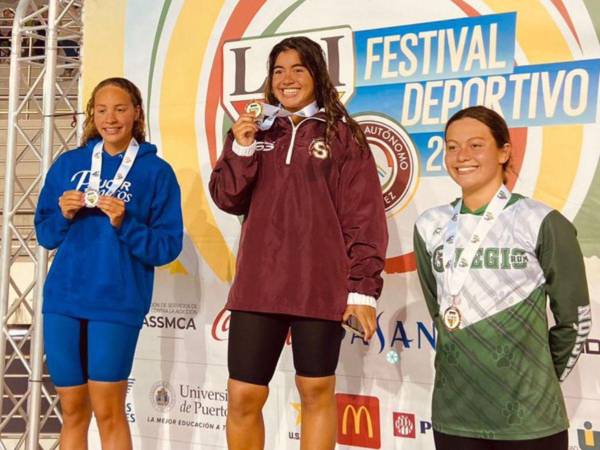 La sonrisa de “Michy” refleja su satisfacción al lograr ganar dos medallas de oro.