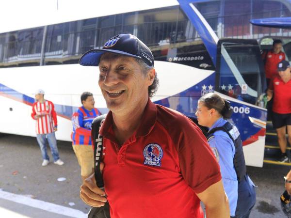 Totalmente “loco”: Pedro Troglio conquista su victoria 100 como entrenador del Olimpia