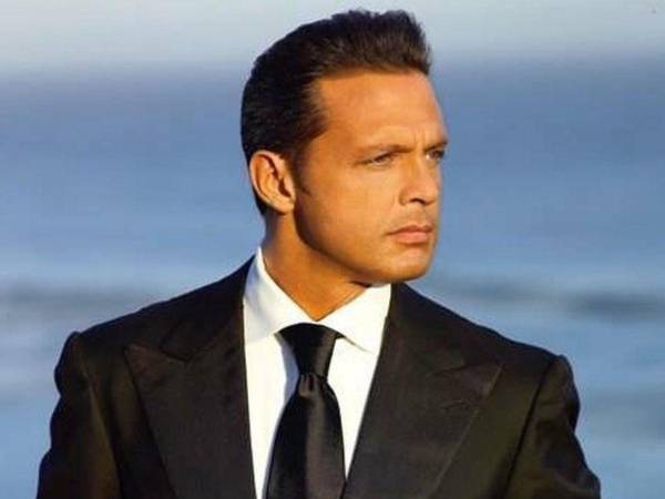 La vida de Luis Miguel ha estado en el ojo público desde que se lanzó al estrellato a los 14 años.