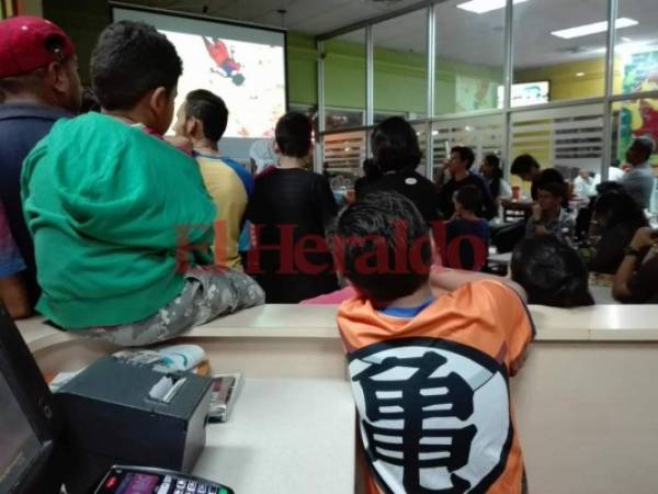 Los capitalinos atentos al estreno del capítulo 130 de Dragon Ball Super.