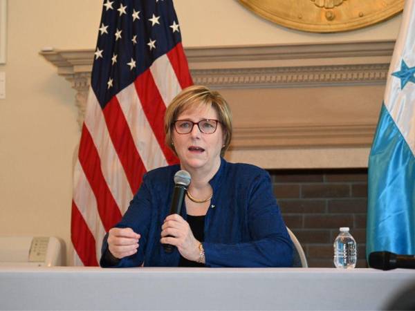 La embajadora de Estados Unidos en Honduras, Laura Dogu.