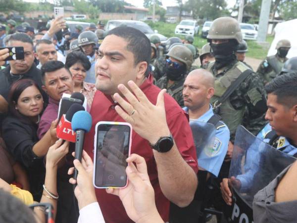 El titular de la Secretaría de Desarrollo Social (SEDESOL), José Carlos Cardona, llegando al lugar de los hechos.