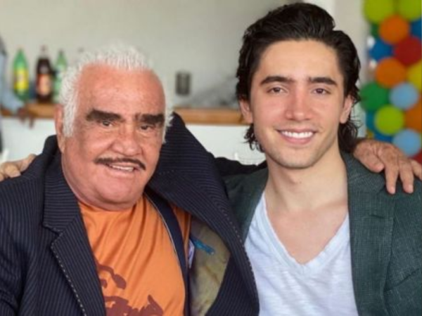 Alex, hijo de Alejandro, decidió seguir los pasos de su abuelo en la música.