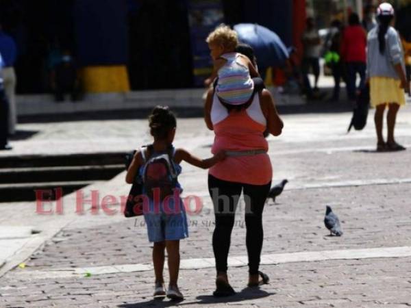 Decenas de menores se han contagiado de covid-19 porque se han expuesto en las calles.