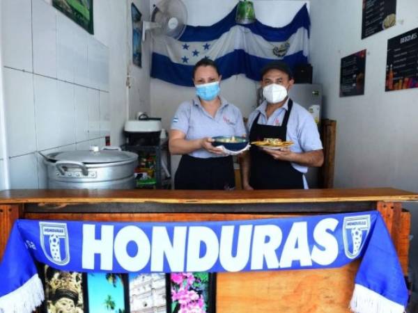 El local del matrimonio hondu-salvadoreño está colmado de amor y orgullo por ambas naciones. Foto: Cortesía elsalvador.com