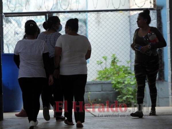 La población femenina en las cárceles se ha duplicado desde 2015. Casi 1,200 están en prisión este 2022.