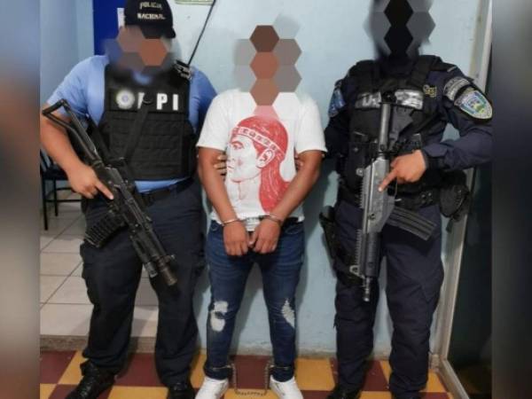 Al supuesto sicario, de 22 años de edad, se le ordenó orden de captura por 14 asesinatos cometidos en la zona occidental del país.