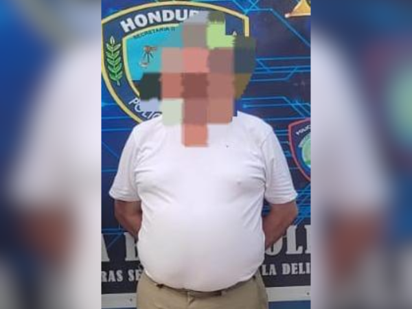 Según manifiesta un testigo que el se encontraba descansando en una de las habitaciones de la casa donde vive con su familia, cuando lo encontraron abusando de su suegra.