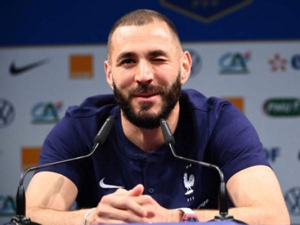 Benzema (33 años, 81 veces internacional) regresa para la Eurocopa a la disciplina de Francia después de estar apartado del equipo desde 2015, por su supuesta implicación en un caso de chantaje y extorsión a Matthieu Valbuena, que era entonces compañero suyo en la selección. Foto: AFP