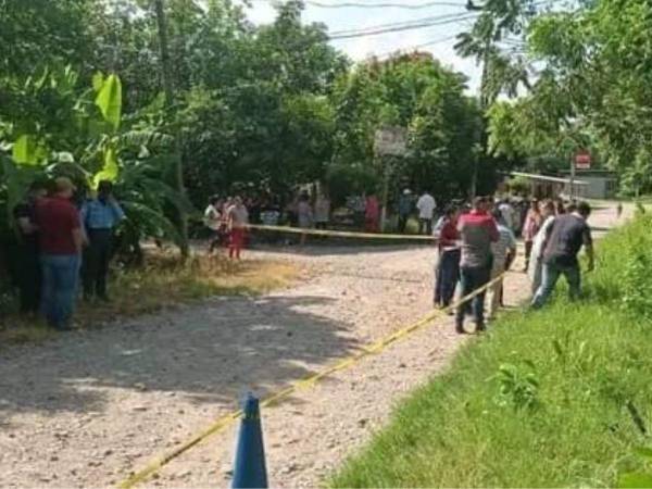 A orilla de la calle y en una vía solitaria quedó el cuerpo de María Concepción del Cid (68). Vecinos alertaron a las autoridades, quienes llegaron hasta el lugar.