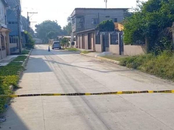 La violencia se ensañó contra las mujeres este domingo 13 de noviembre. Esta es la calle del barrio donde crecieron las jovencitas para morir a manos de la criminalidad en el país.