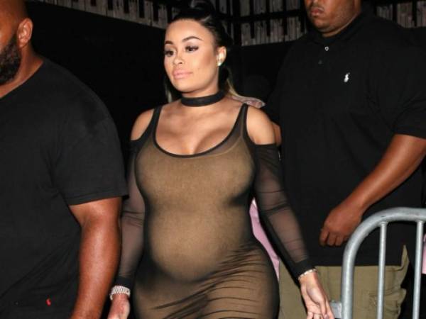 Blac Chyna se acerca cada vez más al objetivo de recuperar su figura después del embarazo y así lo demuestra en su última aparición en público. Foto E! News.