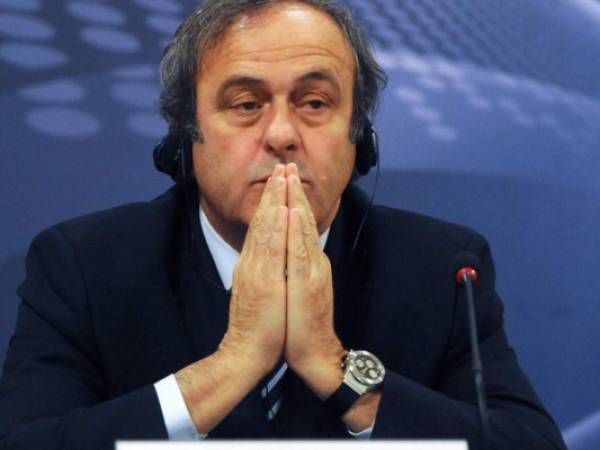 El expresidente de la UEFA, el francés Michel Platini y la exconsejera de Deportes en el gobierno de Nicolas Sarkozy, Sophie Dion, fueron detenidos este martes en el marco de una investigación por presunta corrupción en las condiciones de atribución del Mundial-2022 a Catar, informaron fuentes concordantes. (AFP)