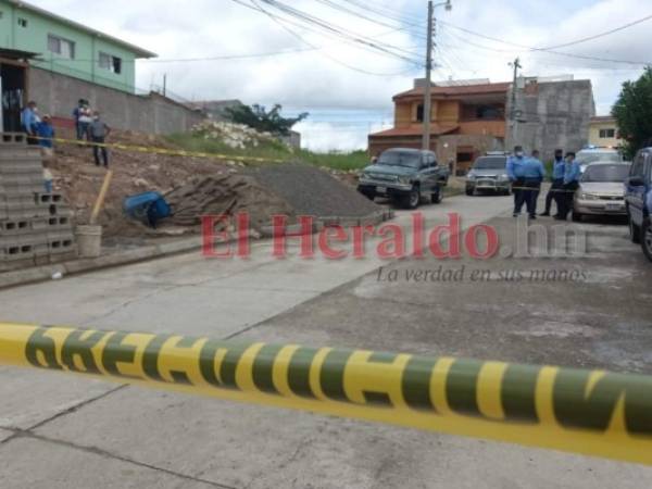 Sus compañeros trataron de rescatarlo, pero debido a la gravedad de las heridas falleció en el lugar. Foto: Estalin Irías | EL HERALDO.