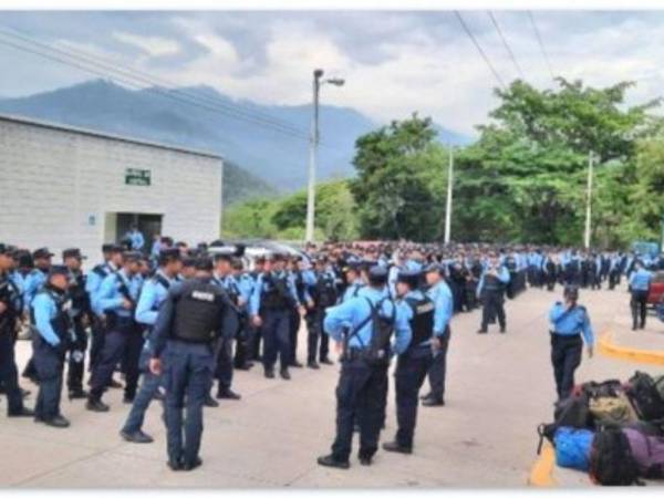 Con un fuerte despliegue policial se encuentra la cárcel de máxima seguridad en “El Pozo” con el fin de continuar las operaciones de desarme en el centro penitenciario.