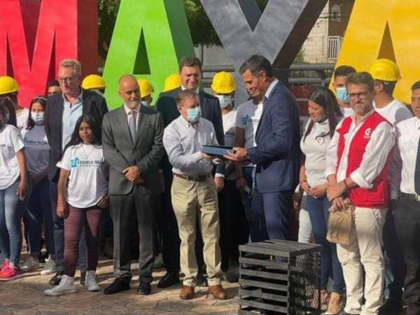 Pedro Sánchez fue recibido por el alcalde de Comayagua, Carlos Miranda, y miembros de la Cooperación Española.