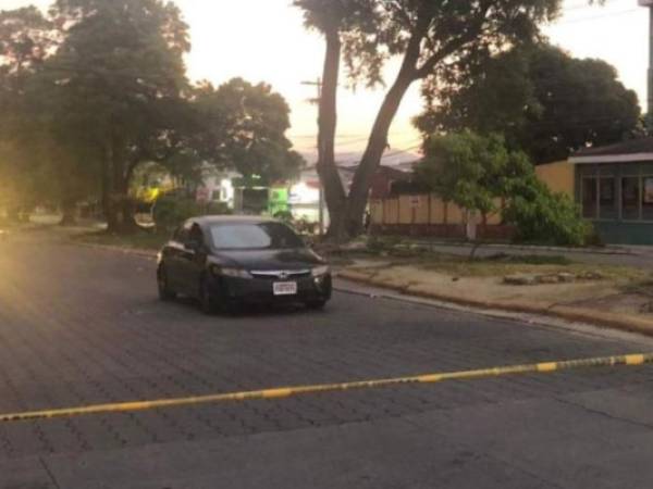 El vehículo quedó en medio de la calle. Foto: Cortesía.