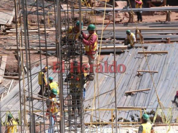 En febrero los obreros podrían recibir el aumento de salario.