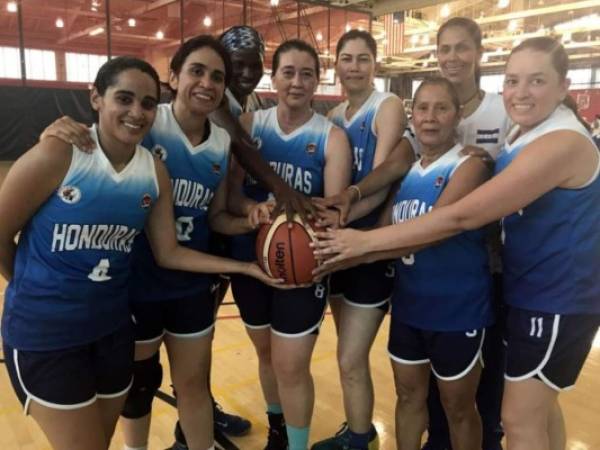 Indira siguió jugando baloncesto en Estados Unidos representando al país en diferentes competencias.