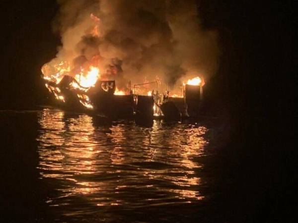 Foto proporcionada por el Departamento de Bomberos del condado de Santa Bárbara muestra el barco “Concepción” en llamas frente a la costa de California, el 2 de septiembre de 2019.