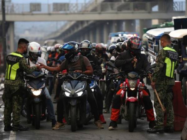 El rumor envió grandes multitudes hacia los centros de vacunación en las ciudades de Manila, Las Pinas y Antipolo.