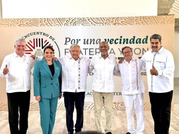 Castro junto a los mandatarios (de izquierda a derecha) Díaz-Canel (Cuba), Obrador (México), Henry (Haití), Petro (Colombia) y Maduro (Venezuela).