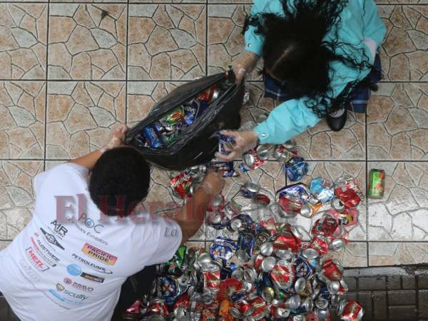 Los niños de las Escuelas Amigables aprenden sobre el compromiso con el planeta.