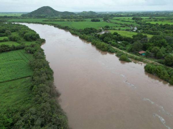 Las fuertes lluvias han dejado inundaciones, daños y comunidades incomunicadas durante su paso por Choluteca.