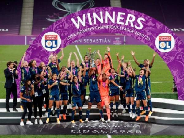 Las lionesas volvieron a llevarse el 'clásico' del fútbol europeo, que supuso la cuarta final Lyon-Wolfsburgo luego de la perdida por las francesas en 2013 y las ganadas en 2016 y 2018. Foto: AFP