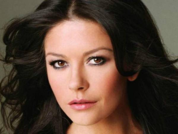 Actress Catherine Zeta-Jones arrives for the 76th annual Golden Globe Awards on January 6, 2019, at the Beverly Hilton hotel in Beverly Hills, California. (Photo by VALERIE MACON / AFP)